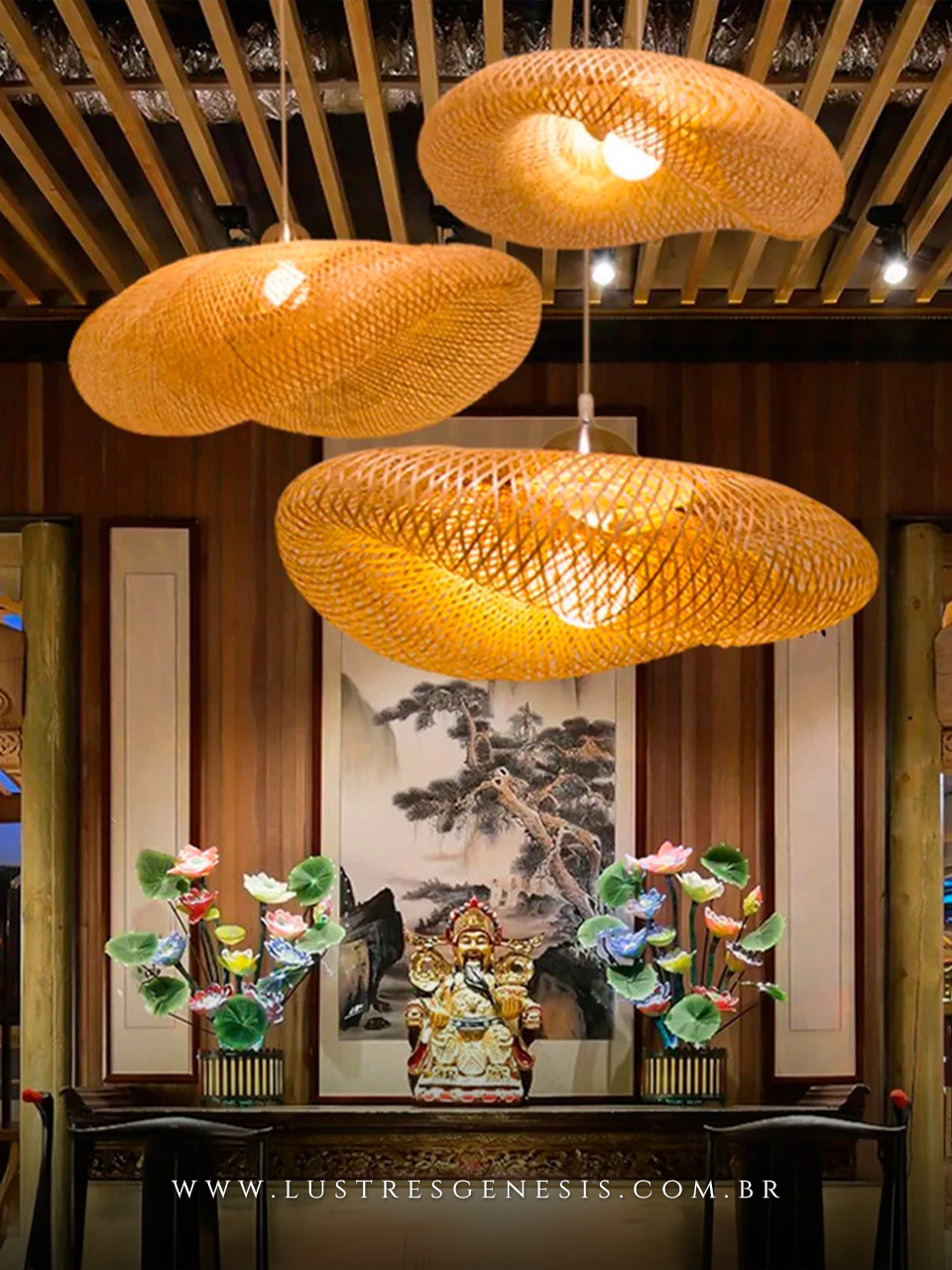 Pendente artesanal Borneu em palha natural, ideal para balc&atilde;o de cozinha e &aacute;rea gourmet, com design moderno e ilumina&ccedil;&atilde;o aconchegante.